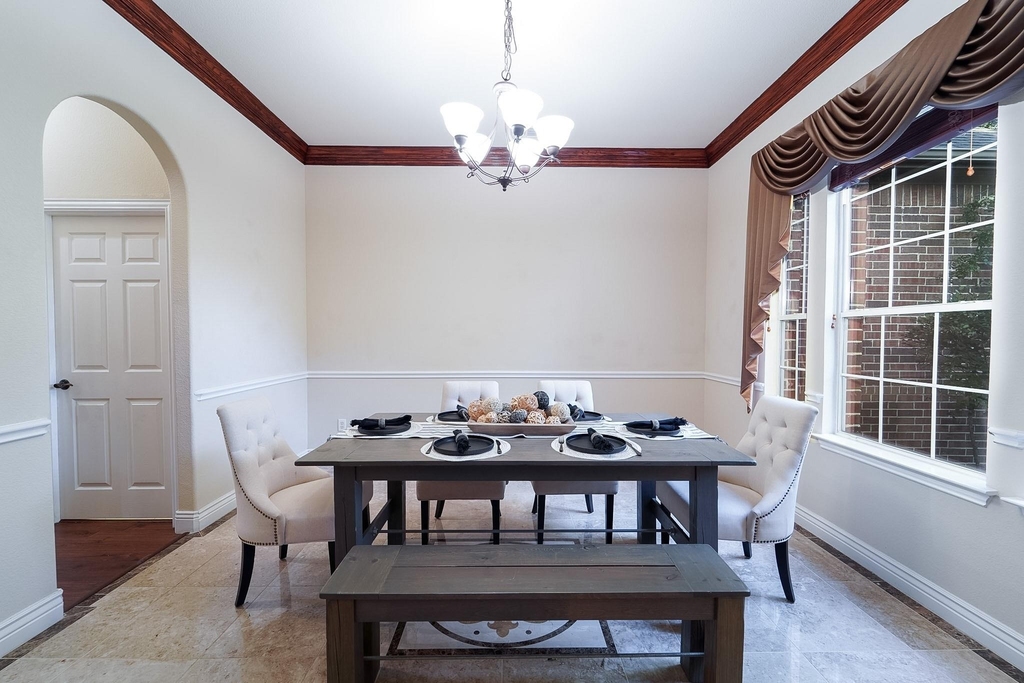 924 Brentwood Drive - Photo 1