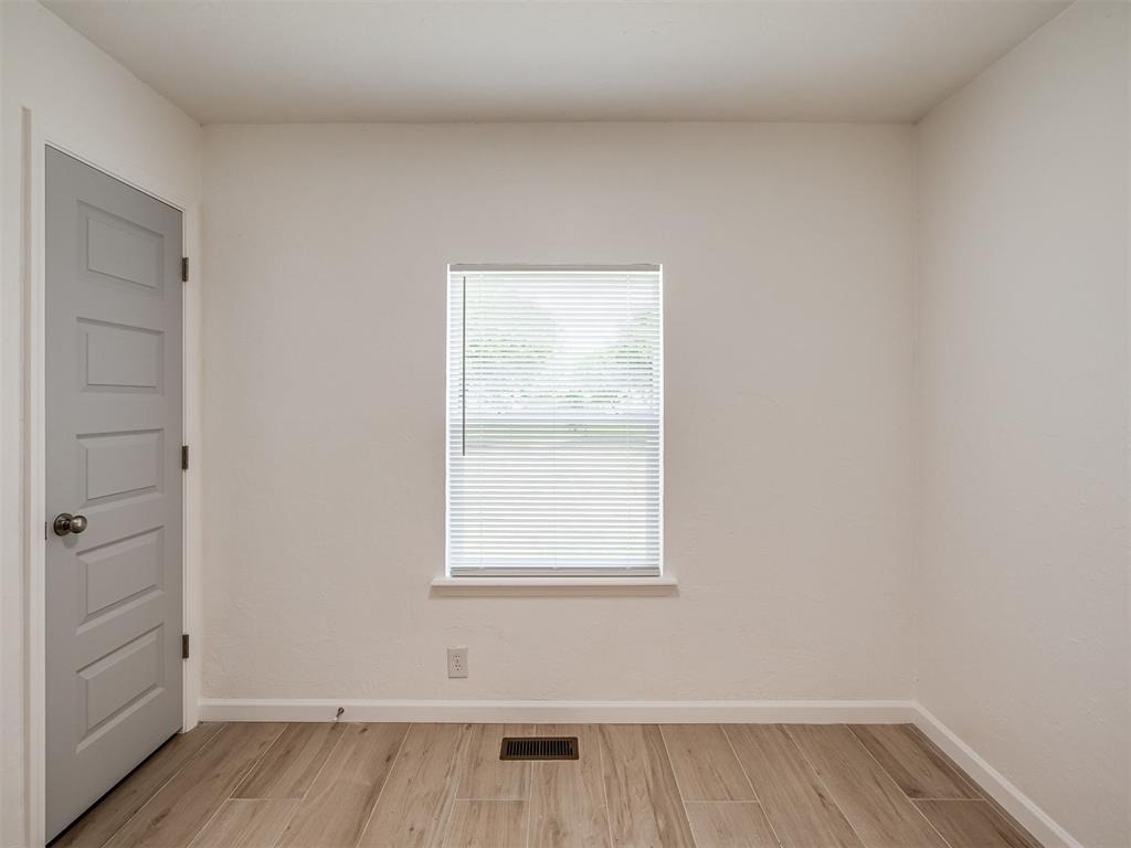 221 W Wayne Street - Photo 30