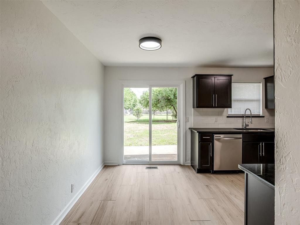 221 W Wayne Street - Photo 11