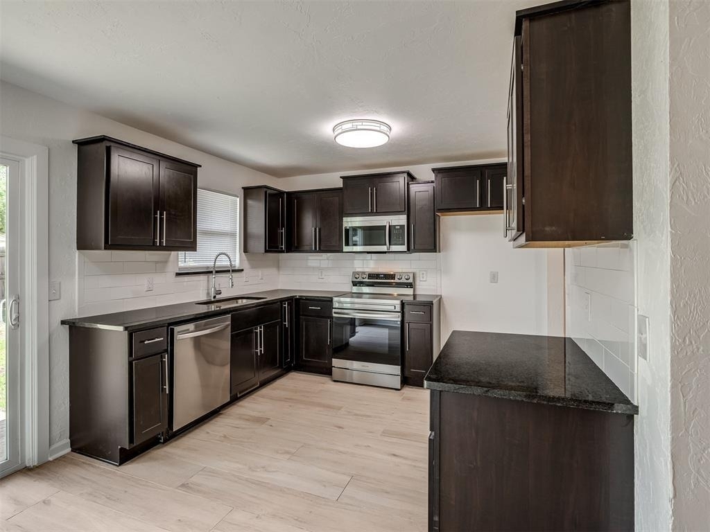 221 W Wayne Street - Photo 13