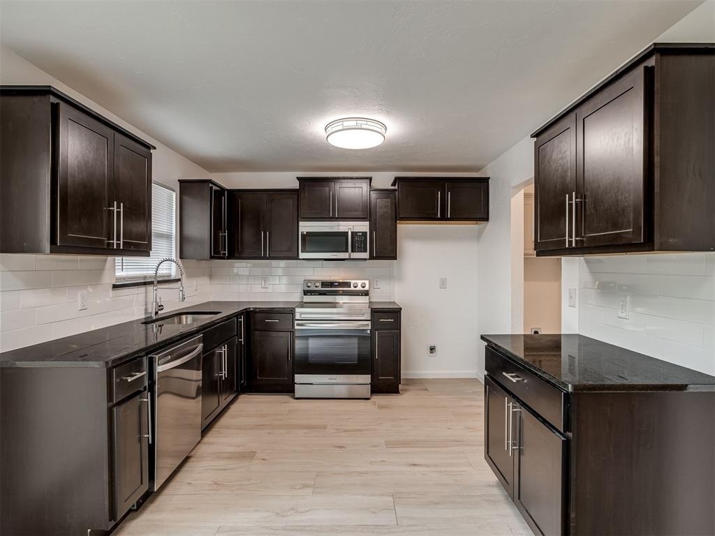 221 W Wayne Street - Photo 14