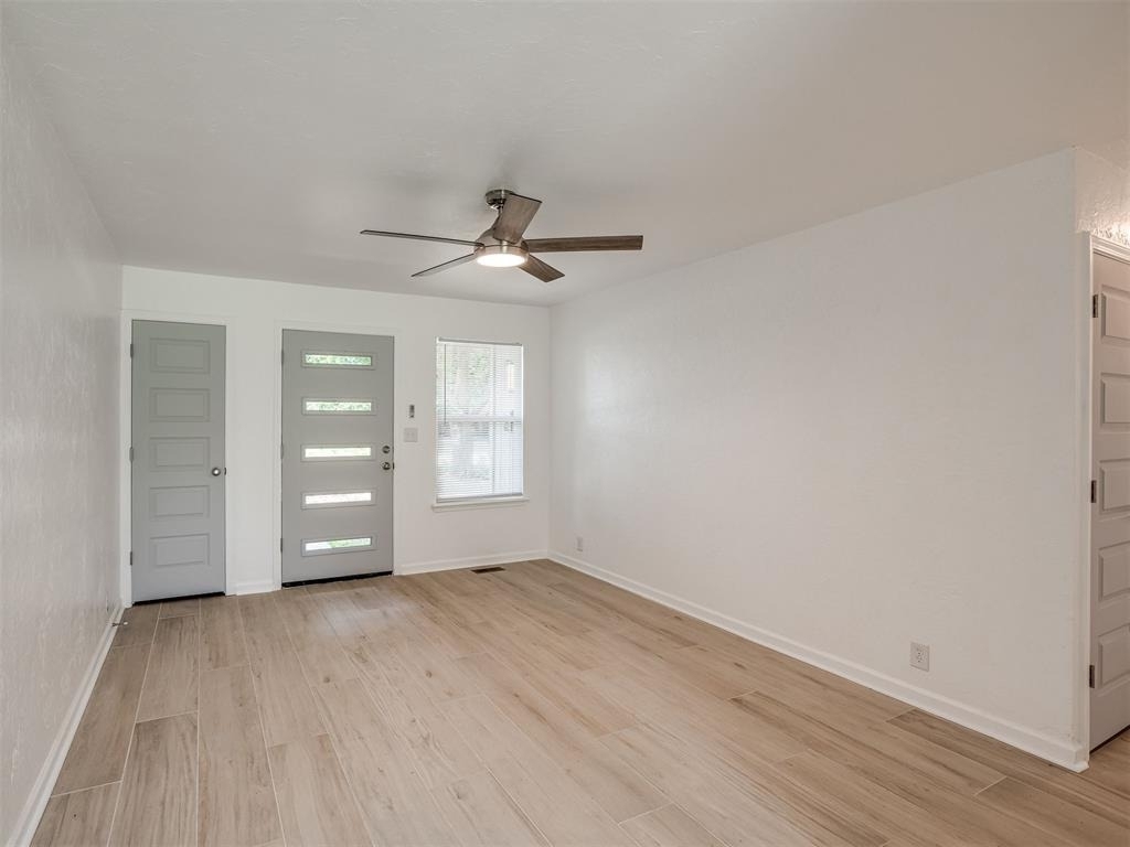 221 W Wayne Street - Photo 9