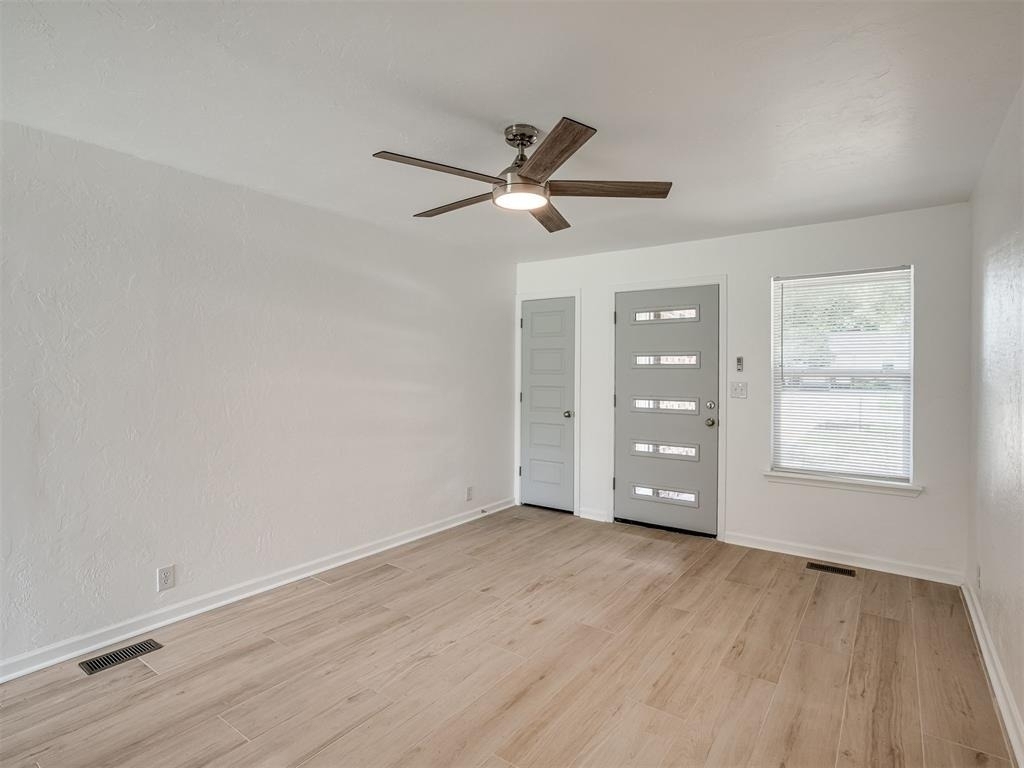 221 W Wayne Street - Photo 10