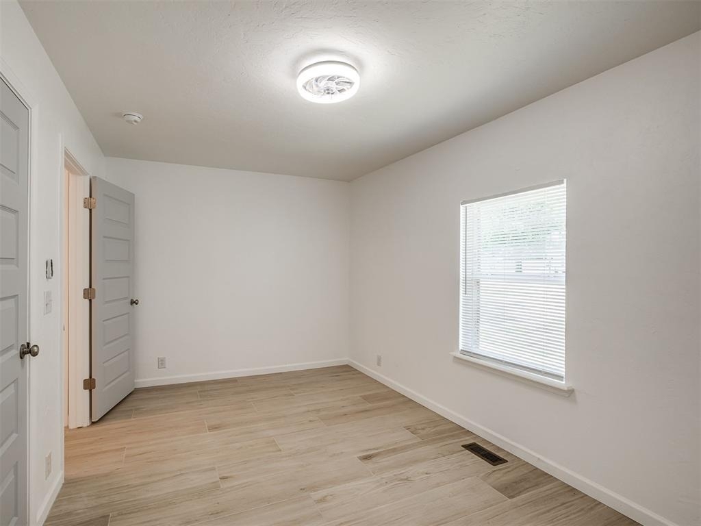 221 W Wayne Street - Photo 23