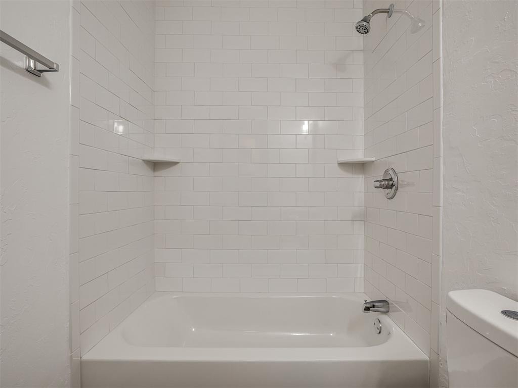 221 W Wayne Street - Photo 37
