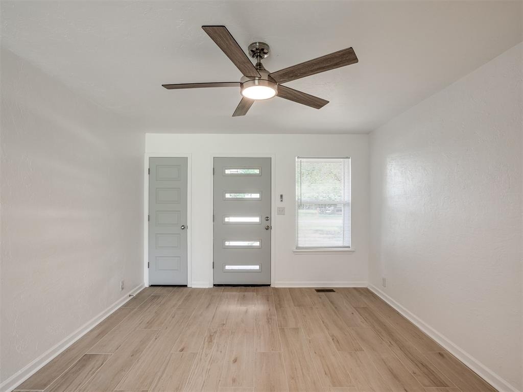 221 W Wayne Street - Photo 8