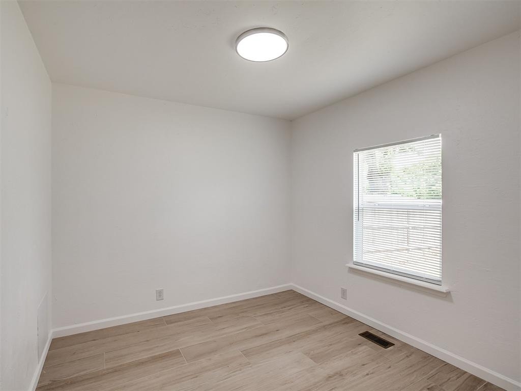 221 W Wayne Street - Photo 32