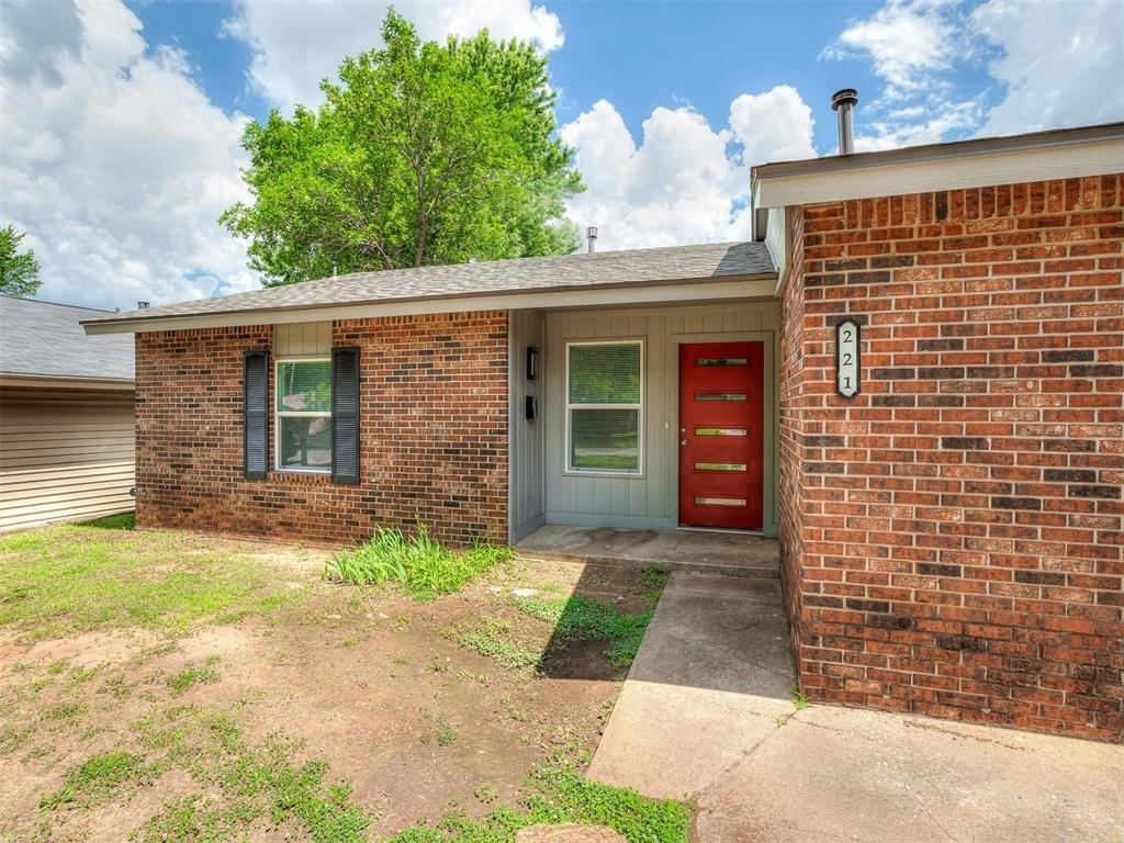221 W Wayne Street - Photo 1