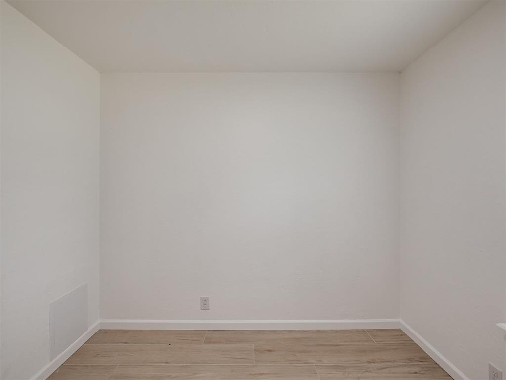 221 W Wayne Street - Photo 33