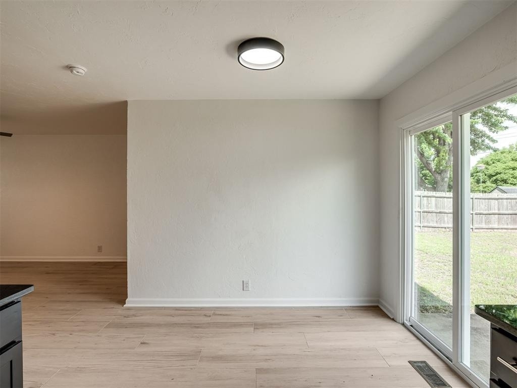 221 W Wayne Street - Photo 12