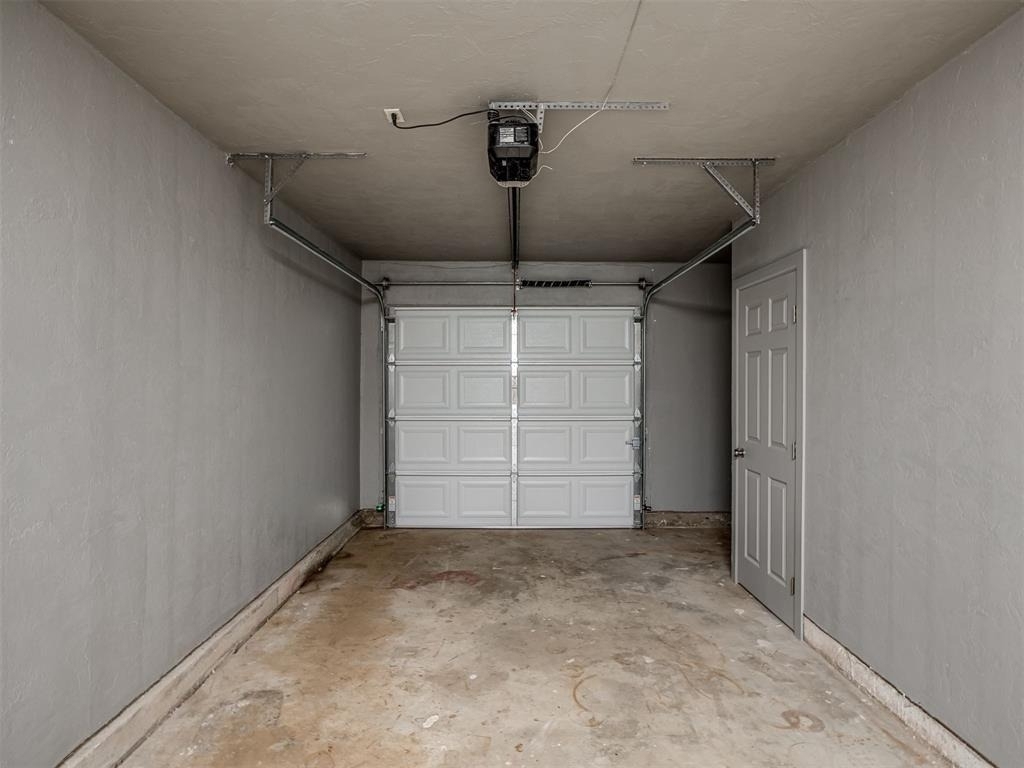 221 W Wayne Street - Photo 39