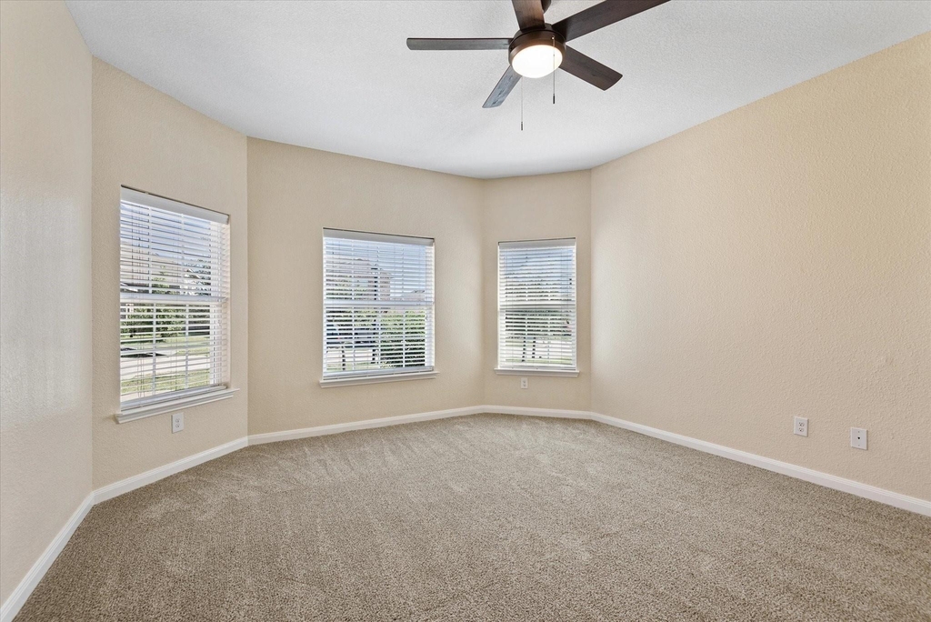 5055 Royal Springs Drive - Photo 4