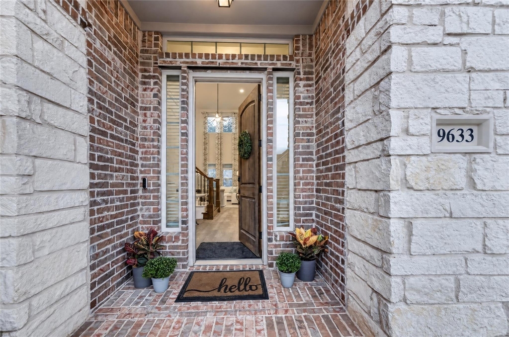 9633 Croswell Street - Photo 2