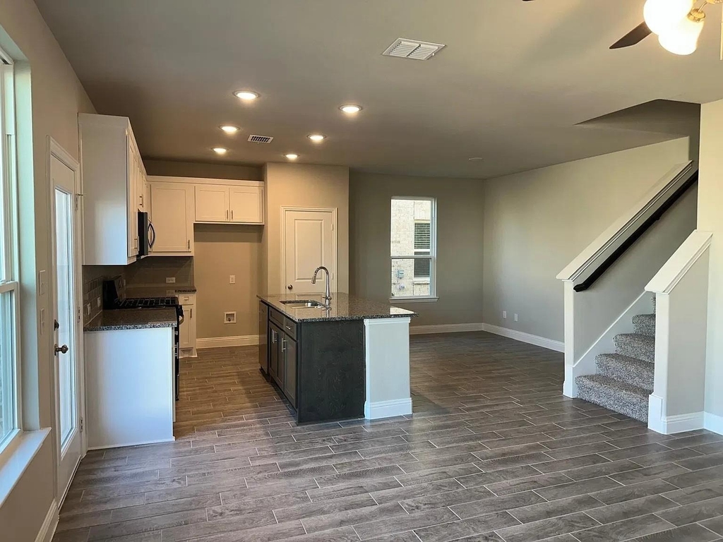 3124 Lucia Way - Photo 1