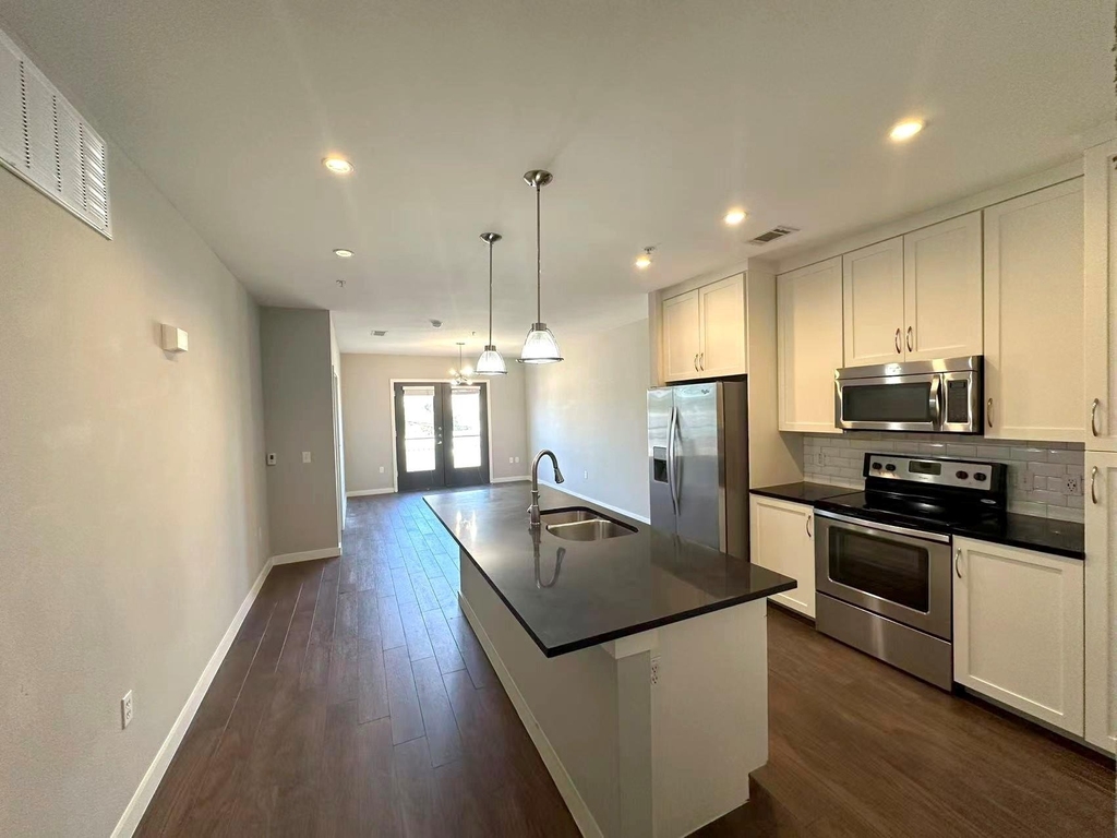 5609 Smu Boulevard - Photo 1