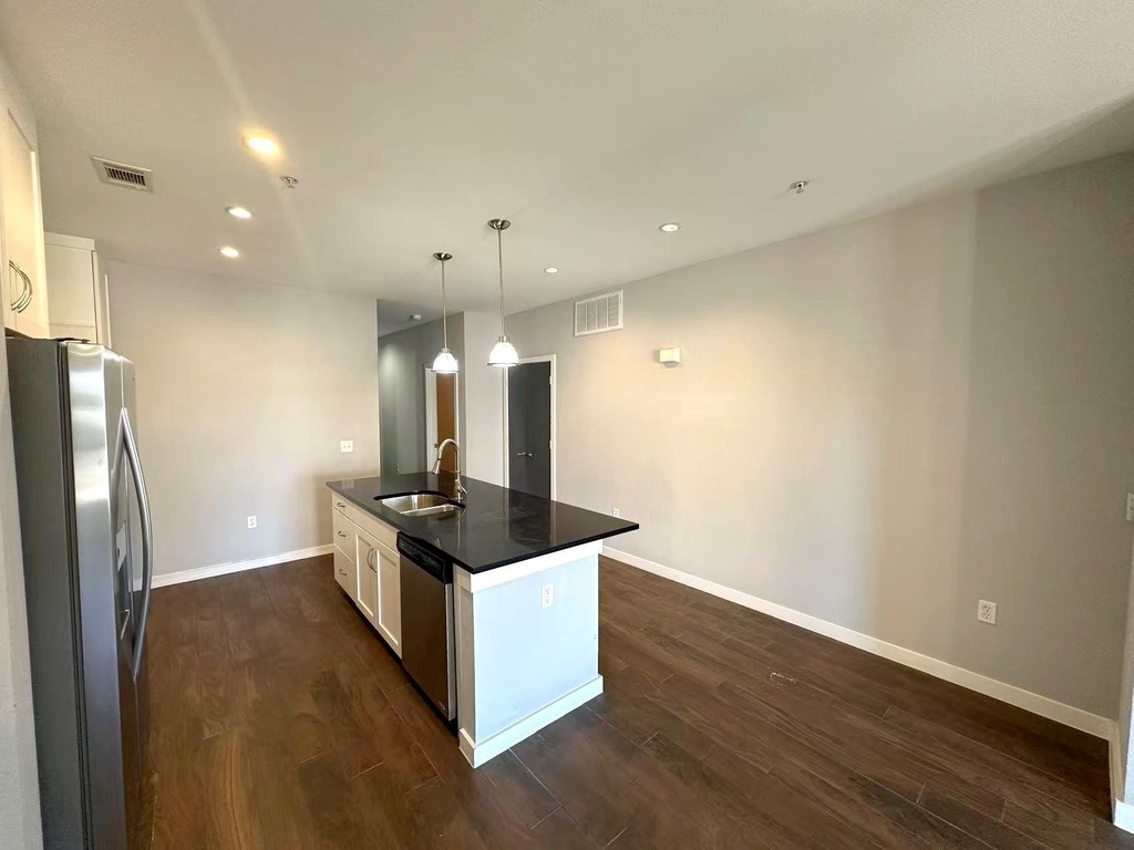 5609 Smu Boulevard - Photo 3