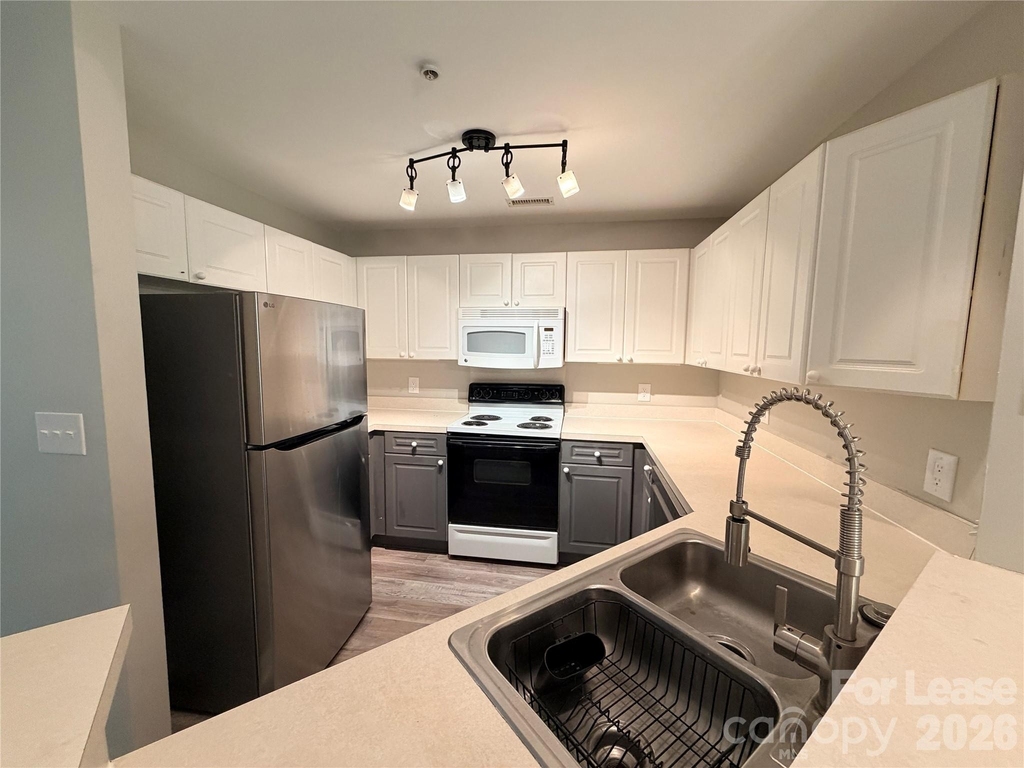 547 Southeast Drive - Photo 12