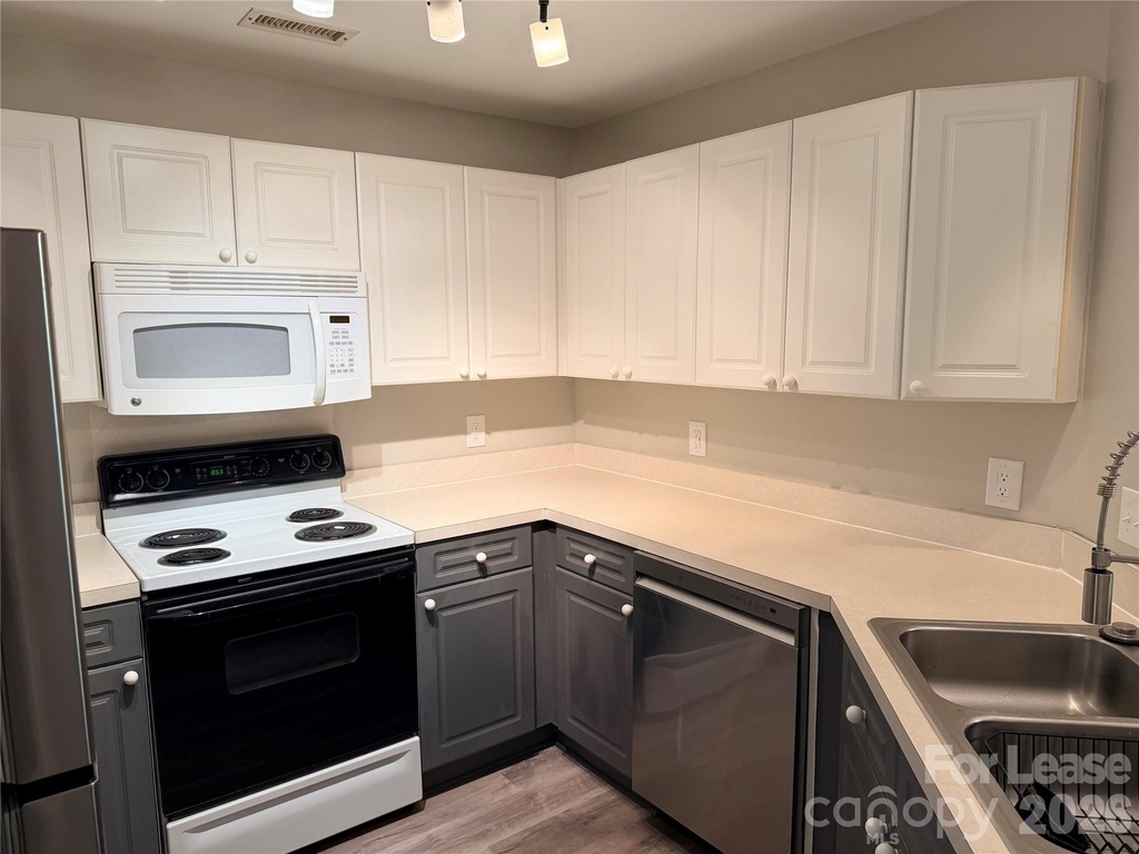 547 Southeast Drive - Photo 14