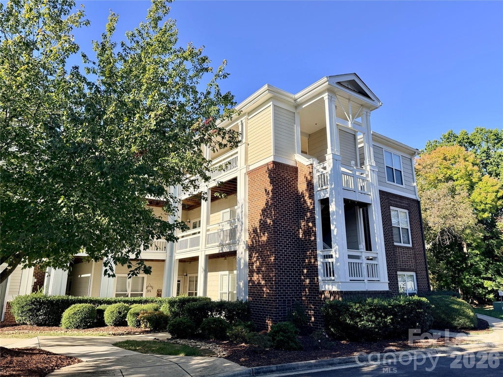 547 Southeast Drive - Photo 0