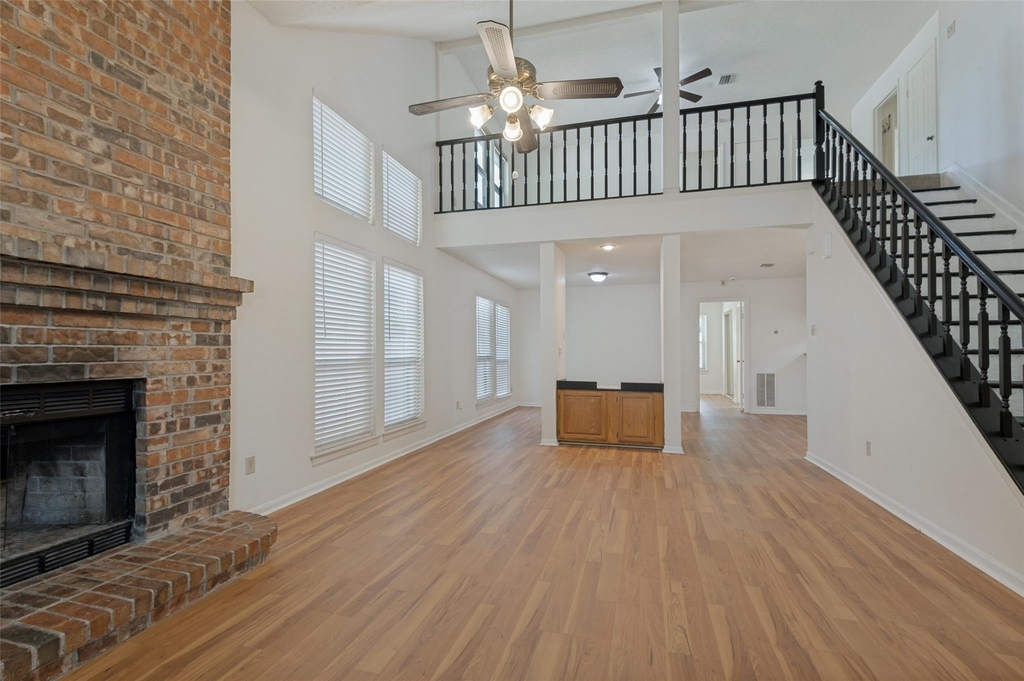 617 Valley Spring Drive - Photo 4