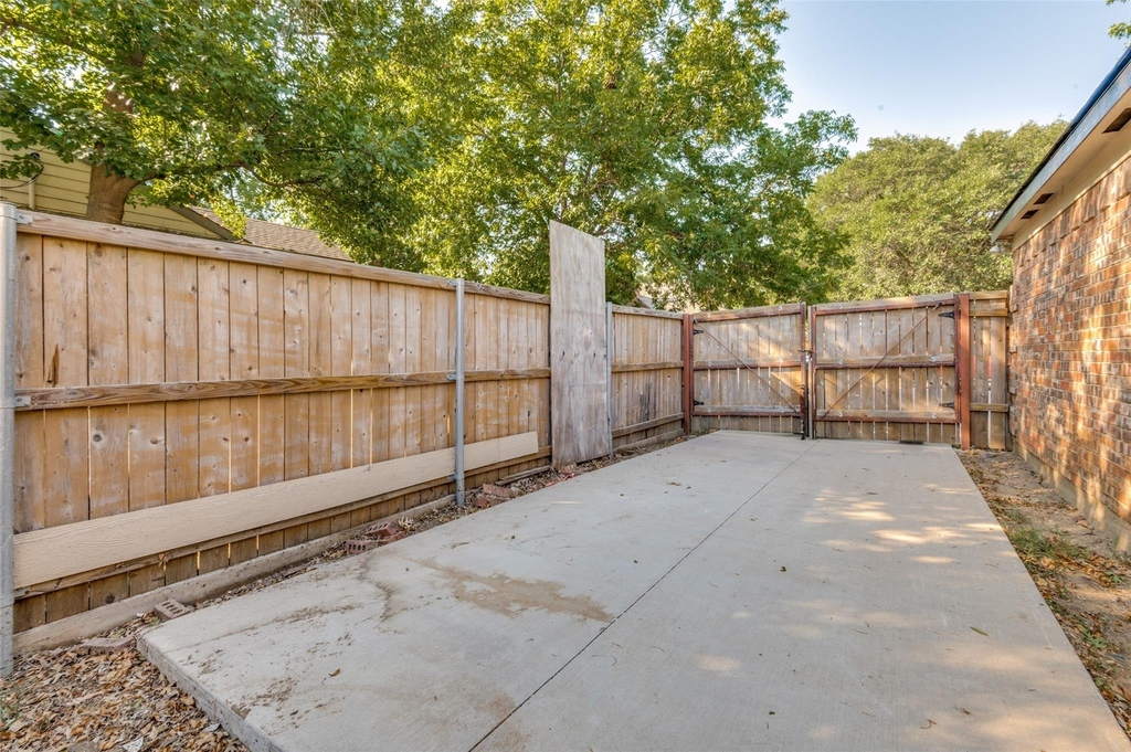 617 Valley Spring Drive - Photo 25