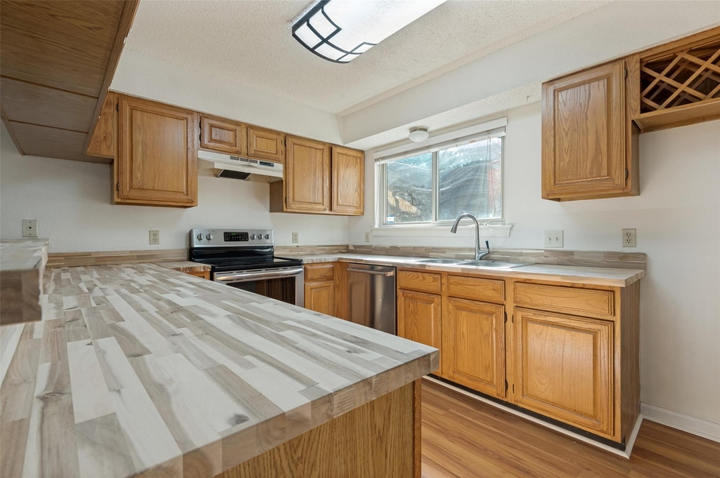 617 Valley Spring Drive - Photo 9