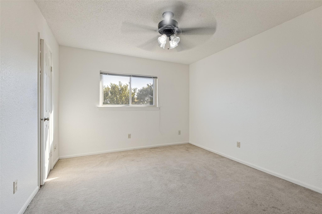 617 Valley Spring Drive - Photo 21