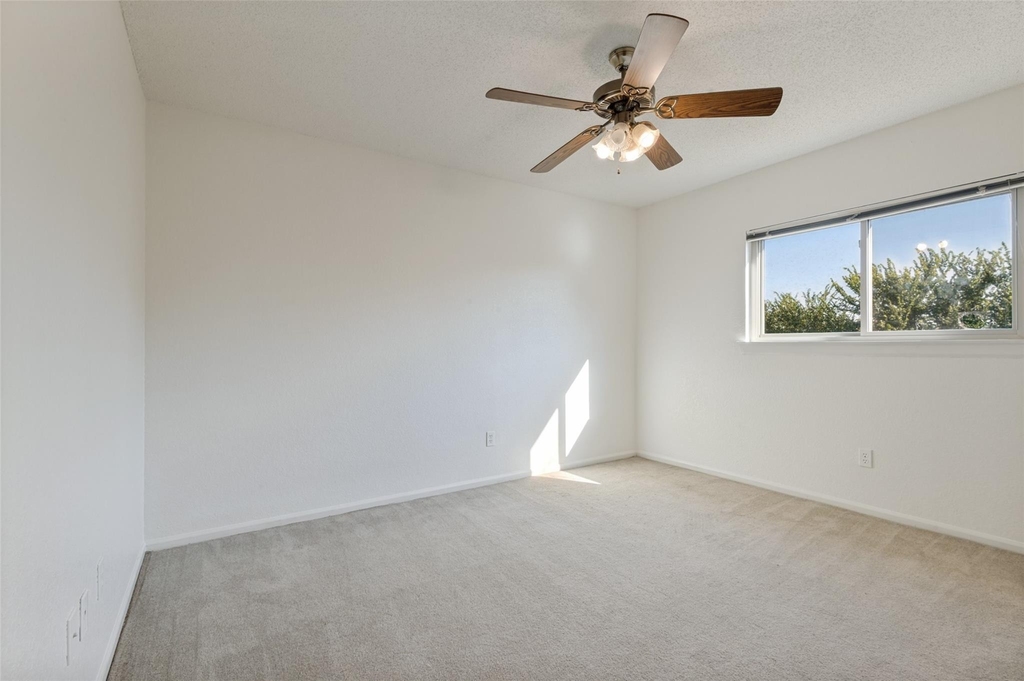 617 Valley Spring Drive - Photo 18