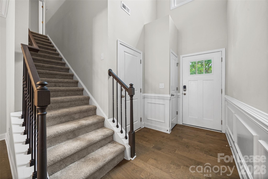 979 Pennington Drive - Photo 2