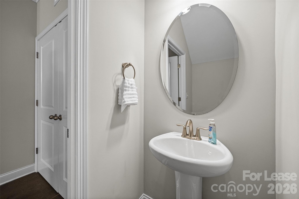 979 Pennington Drive - Photo 8
