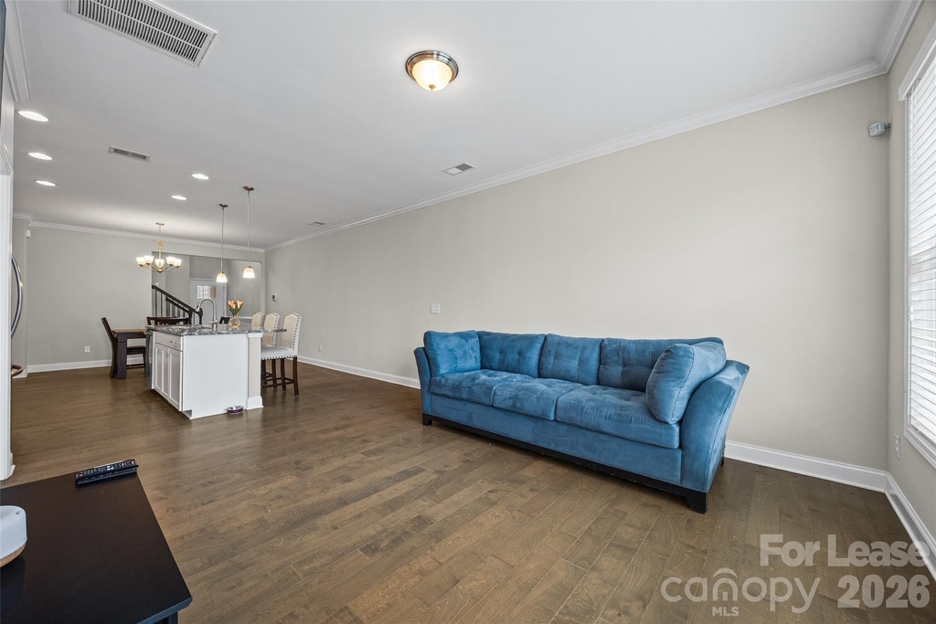 979 Pennington Drive - Photo 3