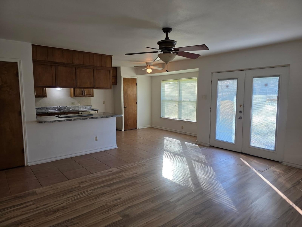 136 Richard Lane - Photo 1