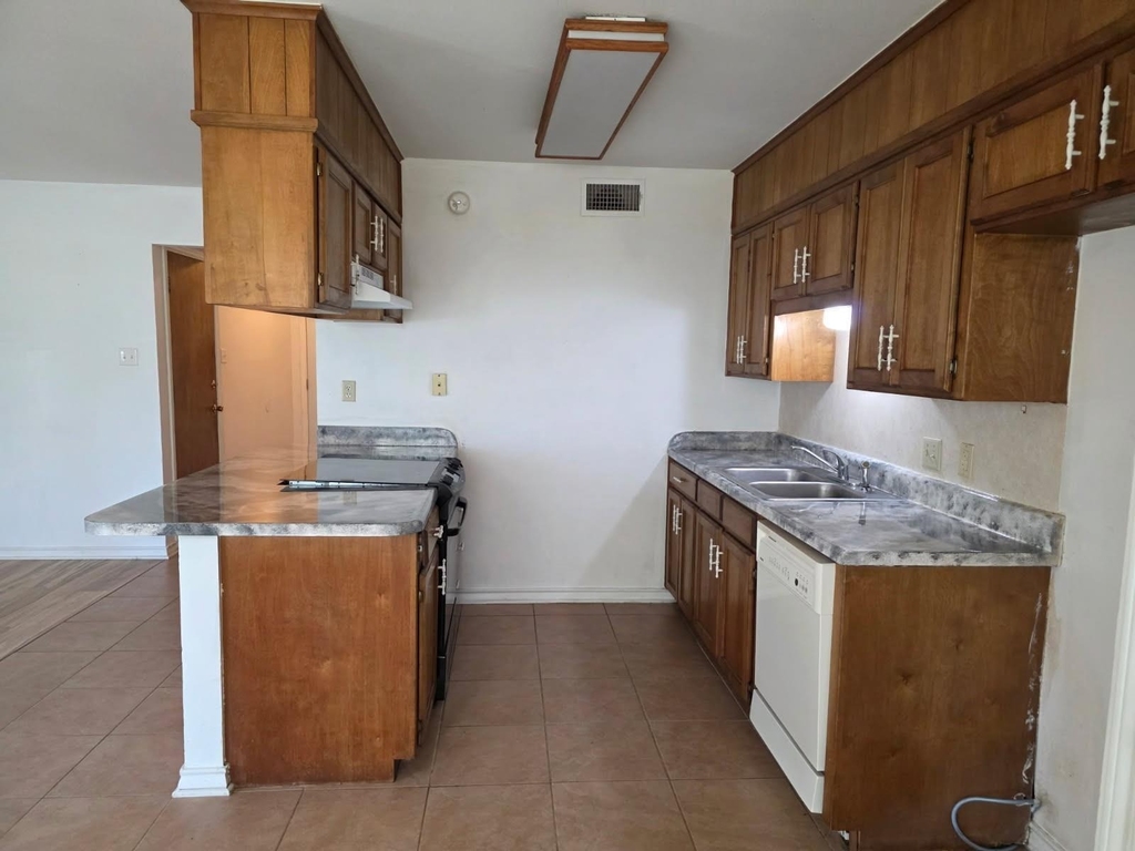 136 Richard Lane - Photo 2