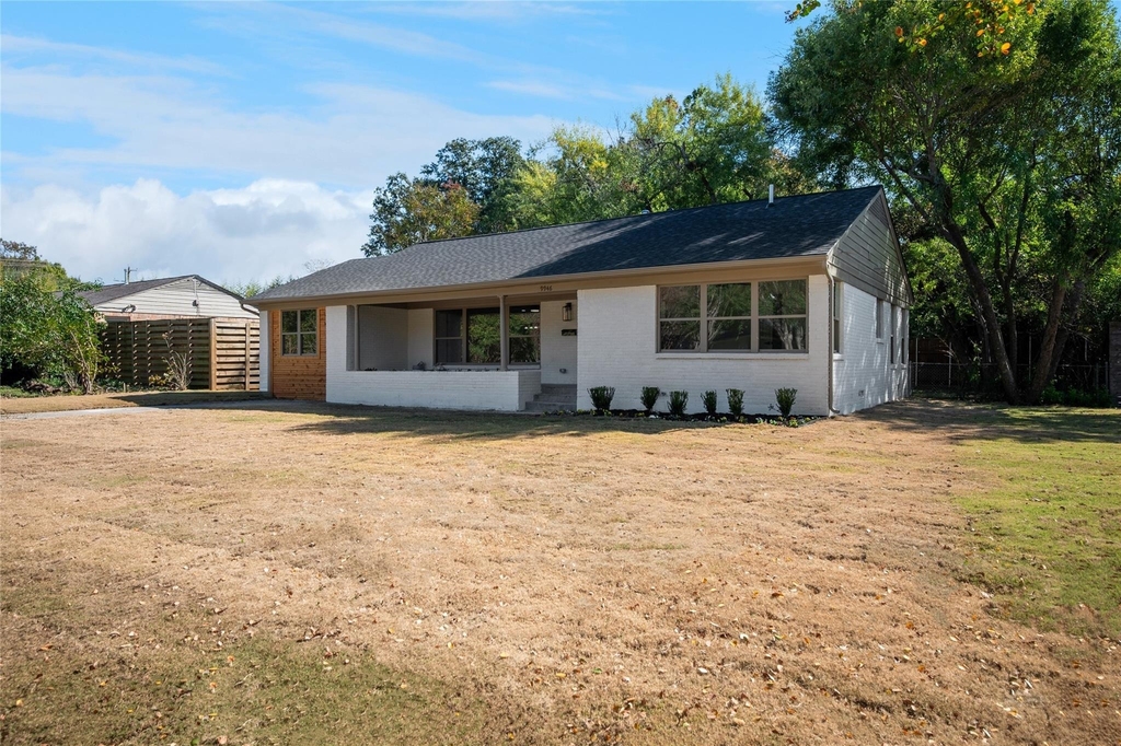 9946 Kilarney Drive - Photo 1