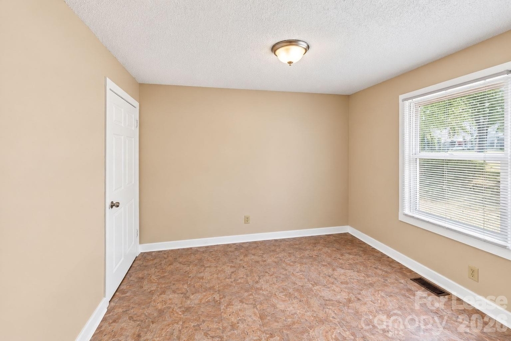 133 Proctor Street - Photo 16