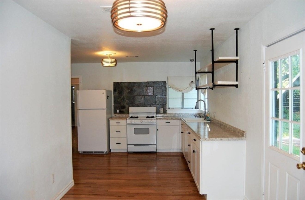 1308 E 12th Street - Photo 1