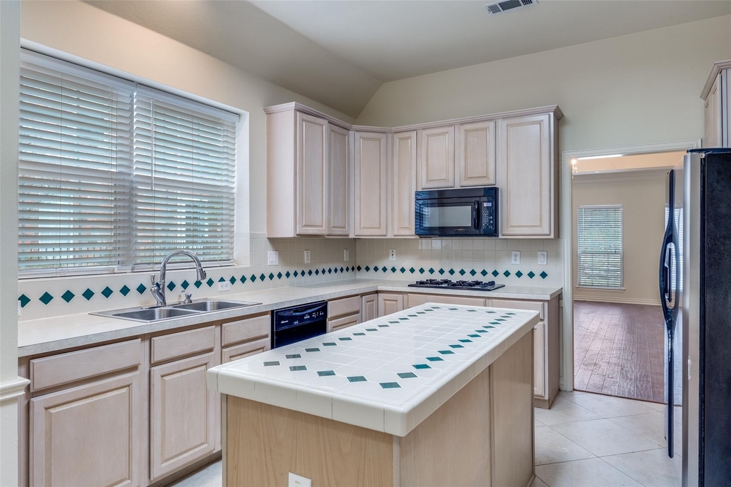 6613 Lynch Lane - Photo 4