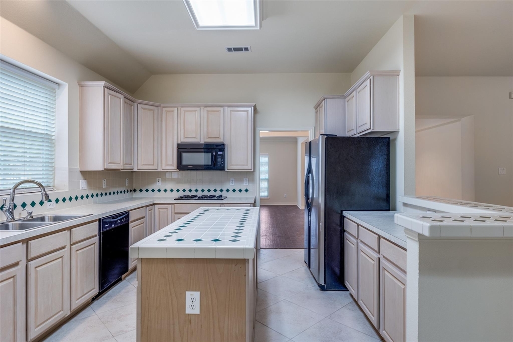 6613 Lynch Lane - Photo 3