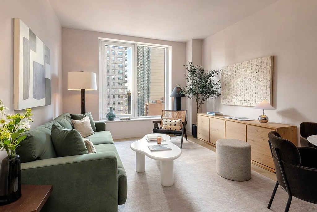 255 East 39th Street - Photo 1