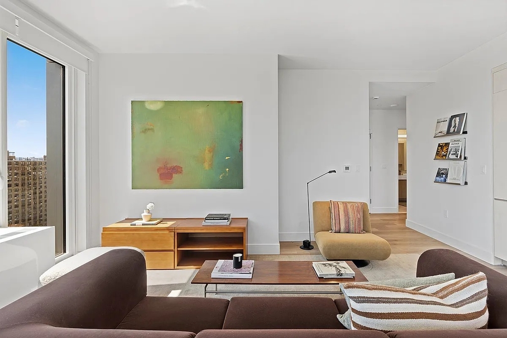 644 East 14th Street - Photo 3