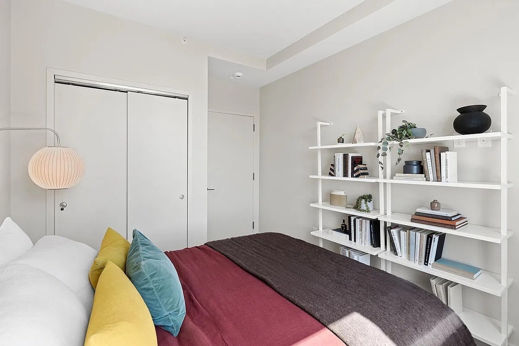 644 East 14th Street - Photo 11