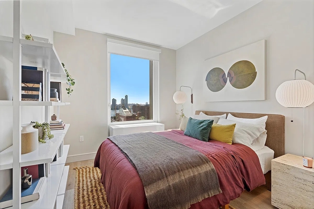 644 East 14th Street - Photo 10