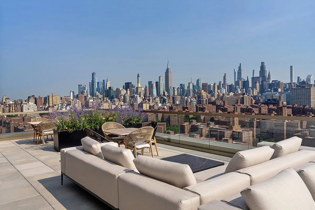 644 East 14th Street - Photo 15