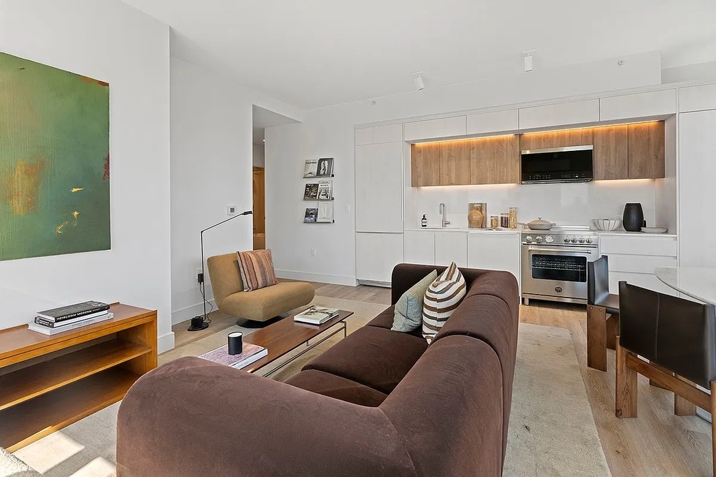 644 East 14th Street - Photo 5