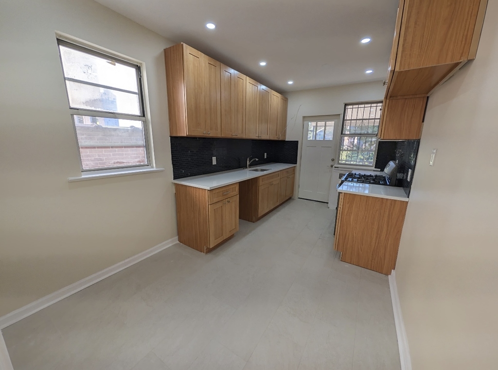 3008 Roberts Avenue - Photo 6
