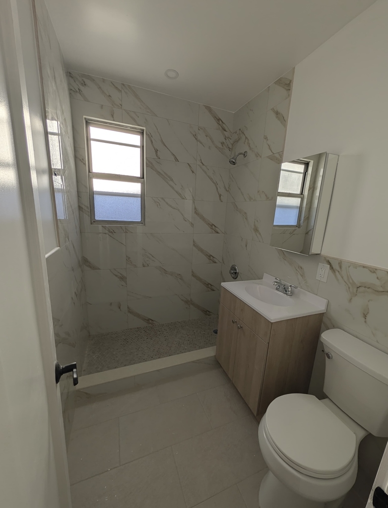 3008 Roberts Avenue - Photo 8