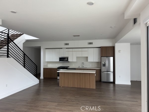 709 E. Walnut Street - Photo 0