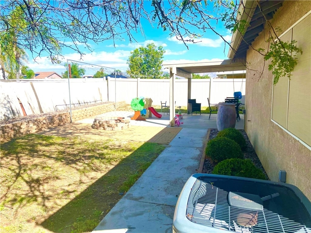 2724 Cambridge - Photo 18