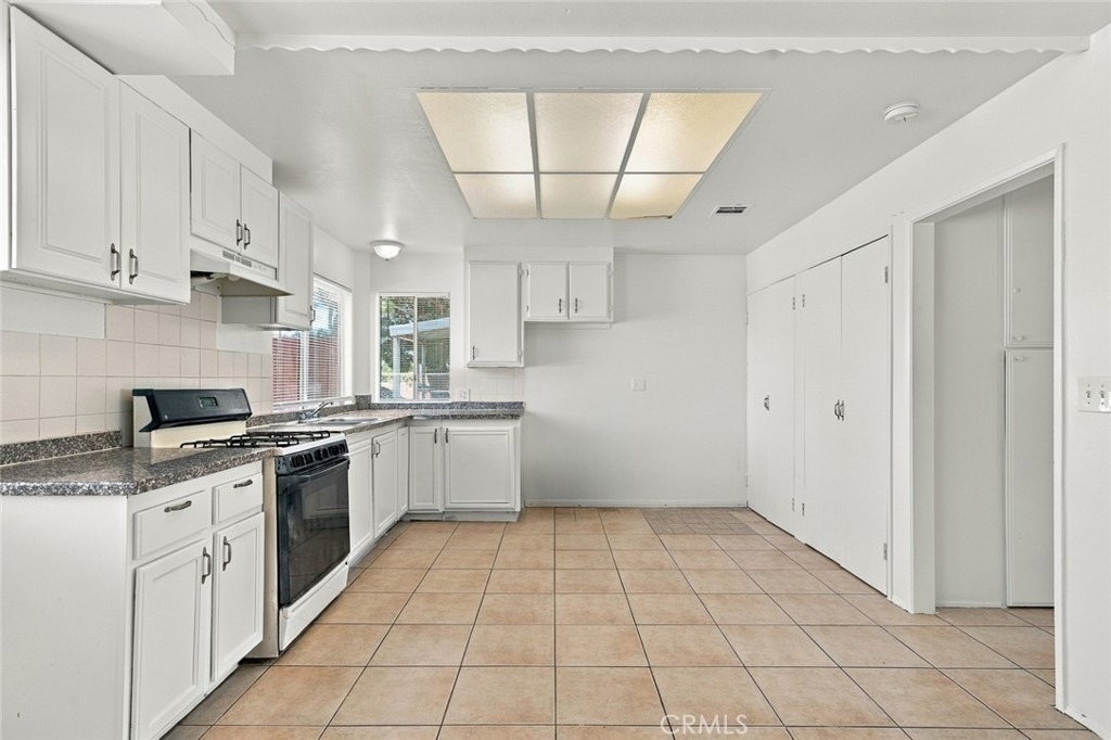 1204 E Avenue Q4 - Photo 8