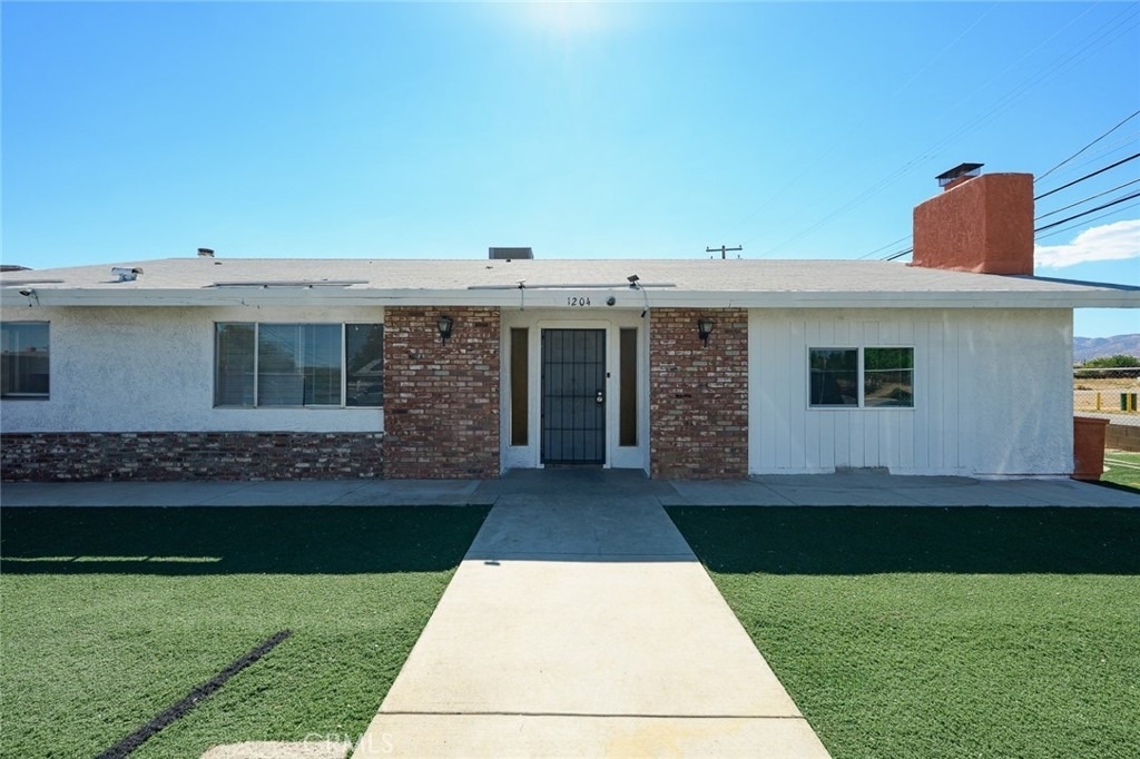 1204 E Avenue Q4 - Photo 0